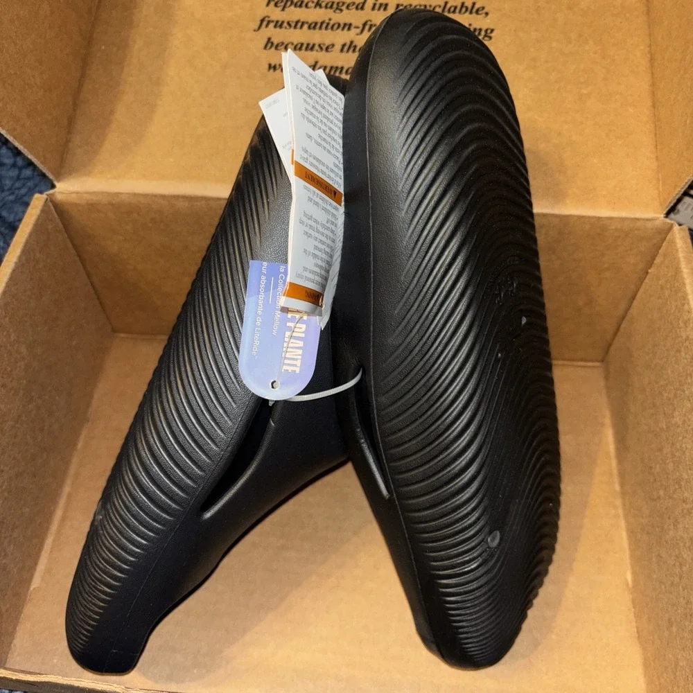 NWT CROCS Unisex Men 8 Women 10 Mellow Recovery Slides Black Sandals 208392-001